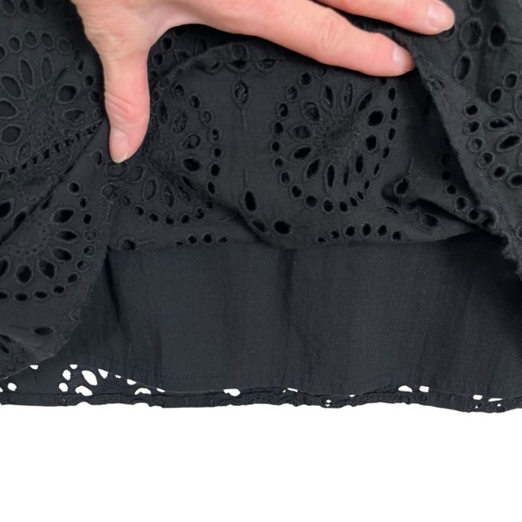 Saks Fifth Avenue Black Eyelet Sleeveless Top – Size Large - Picture 5 of 8